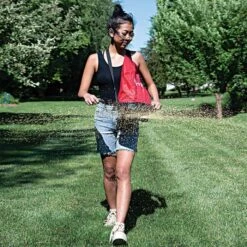 Earthway Hand Crank Spreader With 20lb Nylon Bag Hopper -Landscape greening equipment e27 inuse vert