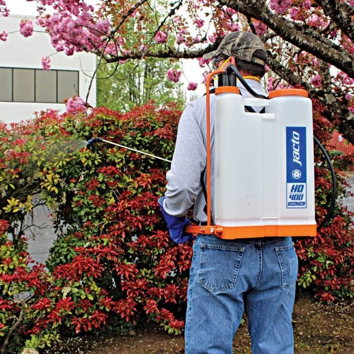 Jacto 4 Gallon Backpack Sprayer With Poly Piston Pump, White 2 Jacto 4 Gallon Backpack Sprayer With Poly Piston Pump, White - Image 2