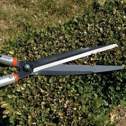 Bahco Pro Super Light 10-inch Slim Blade Hedge Shears, 26-inch Overall Length 11 Bahco Pro Super Light 10-inch Slim Blade Hedge Shears, 26-inch Overall Length -Landscape greening equipment p54h25 5